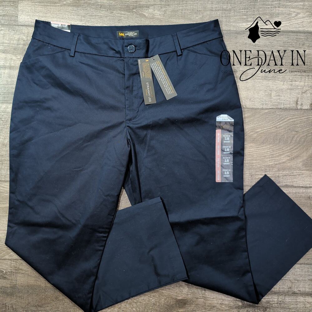 Lee Wrinkle Free Relaxed Fit Straight Leg Pants Short Navy NWT Size 18 Short